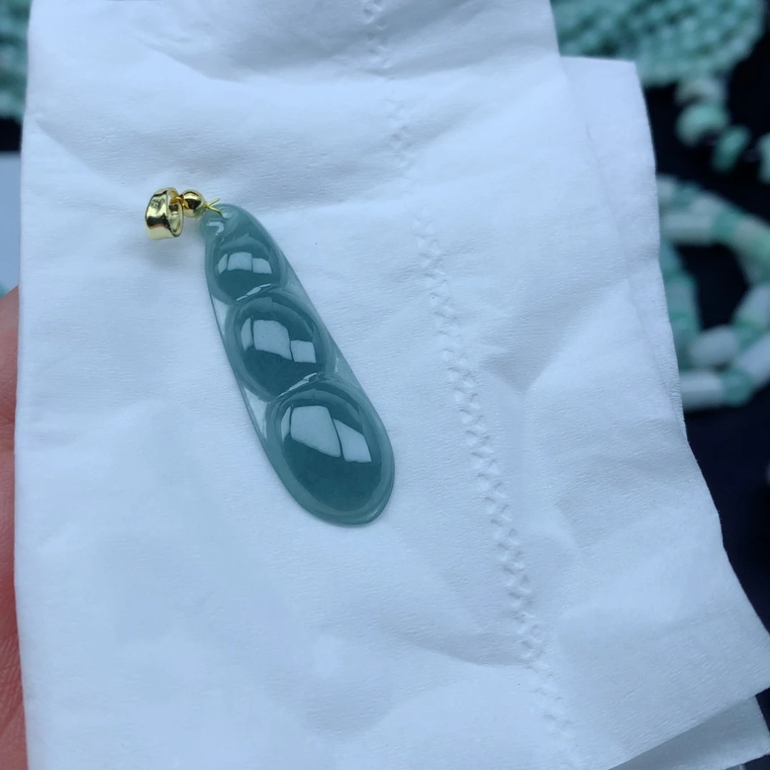 翡翠未镶嵌颈饰珠子