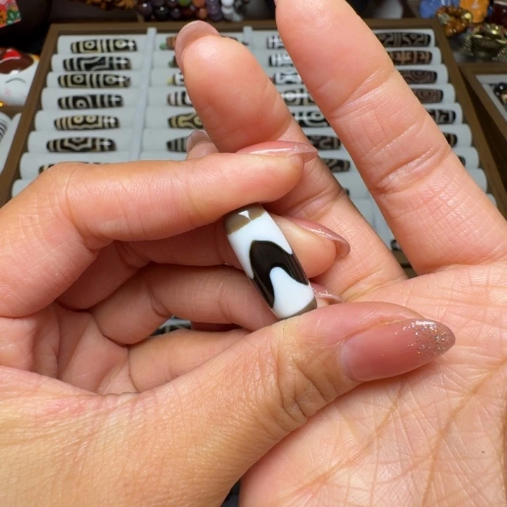 大***弯玛瑙/玉髓未镶嵌颈饰