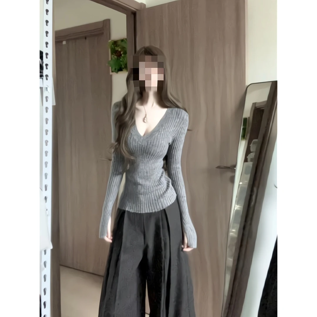 秋季灰色v领针织衫毛衣女内搭打底衫绝美修身上衣直筒宽松阔腿裤