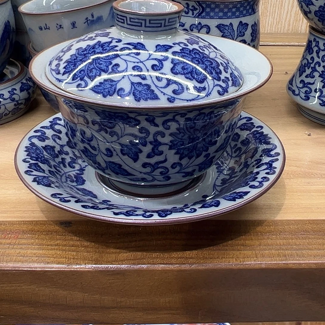 鑫***副青花点工缠枝莲盖碗