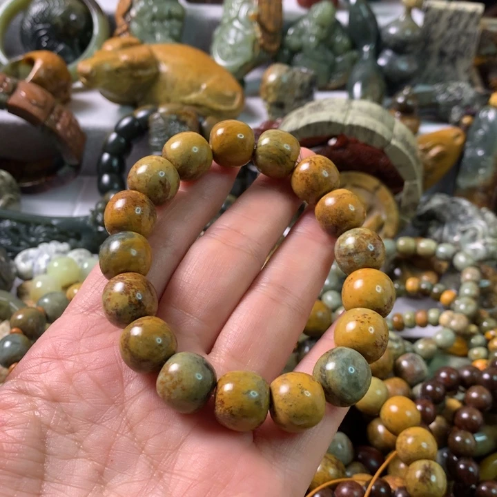 未镶嵌岫岩河磨玉（透闪石质玉）把件有**里