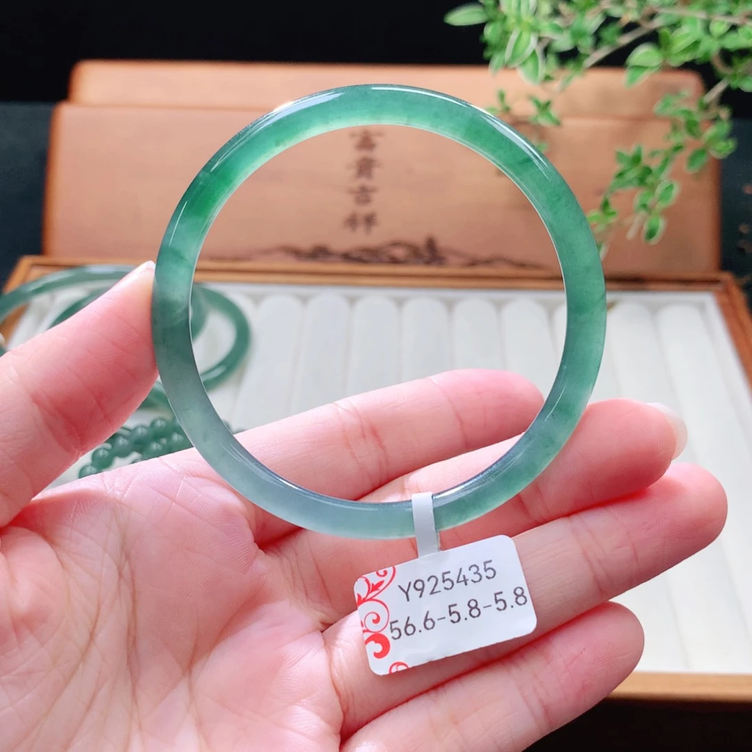 未镶嵌手镯（圆镯）翡翠