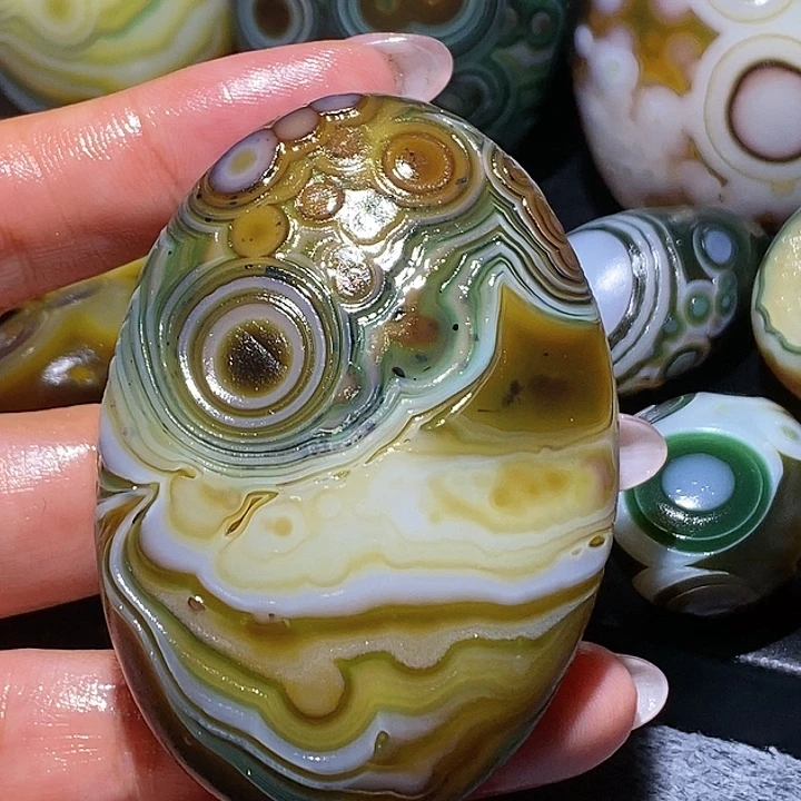 玛瑙/玉髓未镶嵌珠宝奇石95