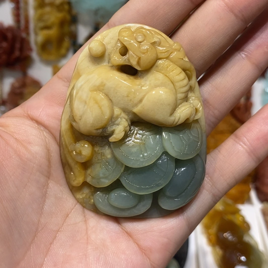 蛇纹石玉未镶嵌颈饰