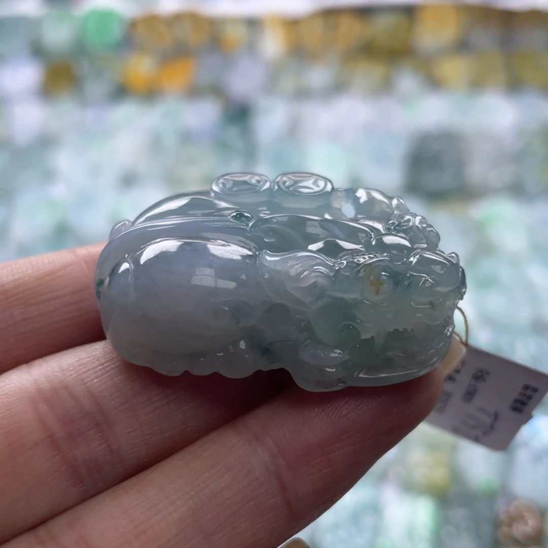 翡翠未镶嵌颈饰貔貅