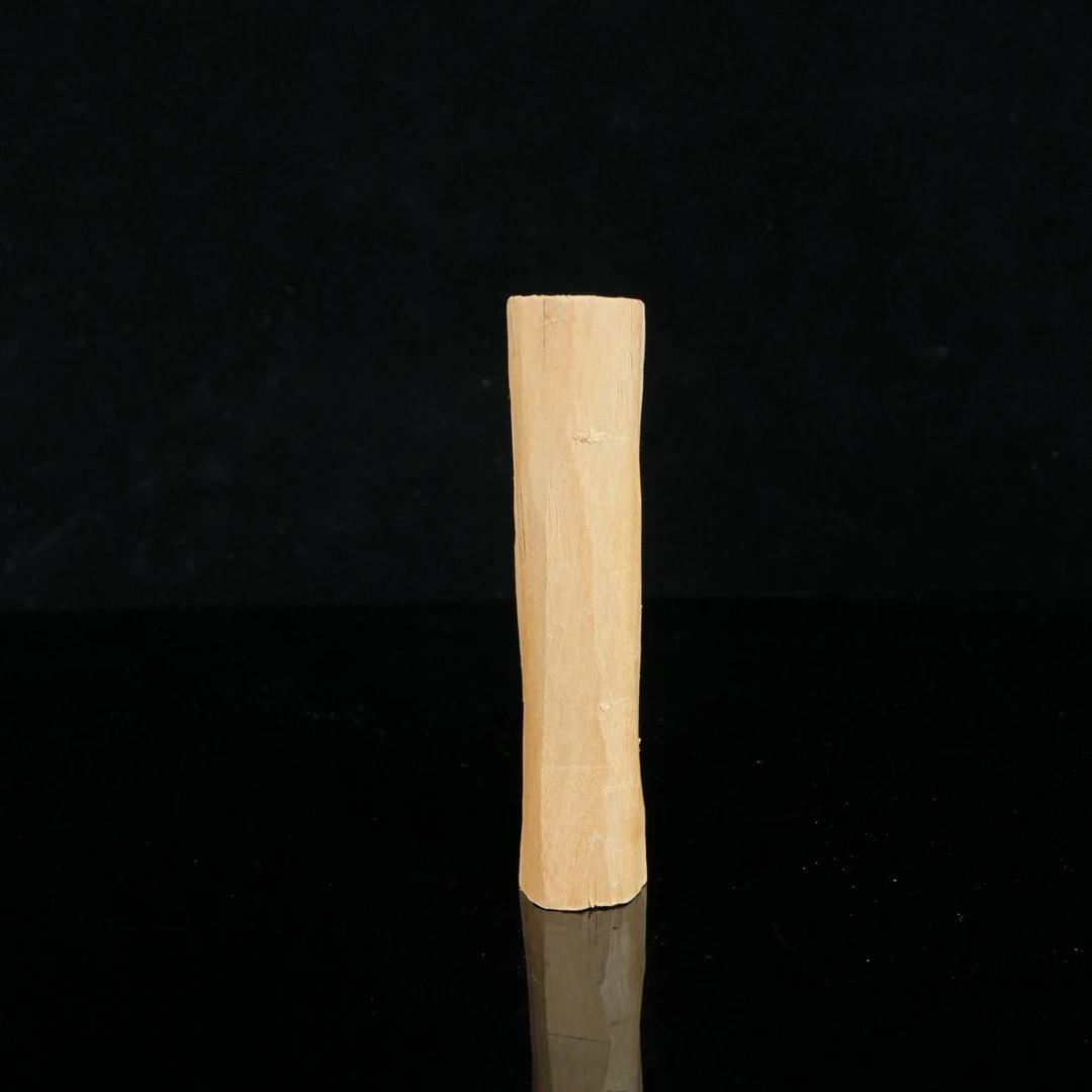 DY-B8180 印度迈索尔老山檀香棍子料 10.6x2.3x2.4cm 36.1g