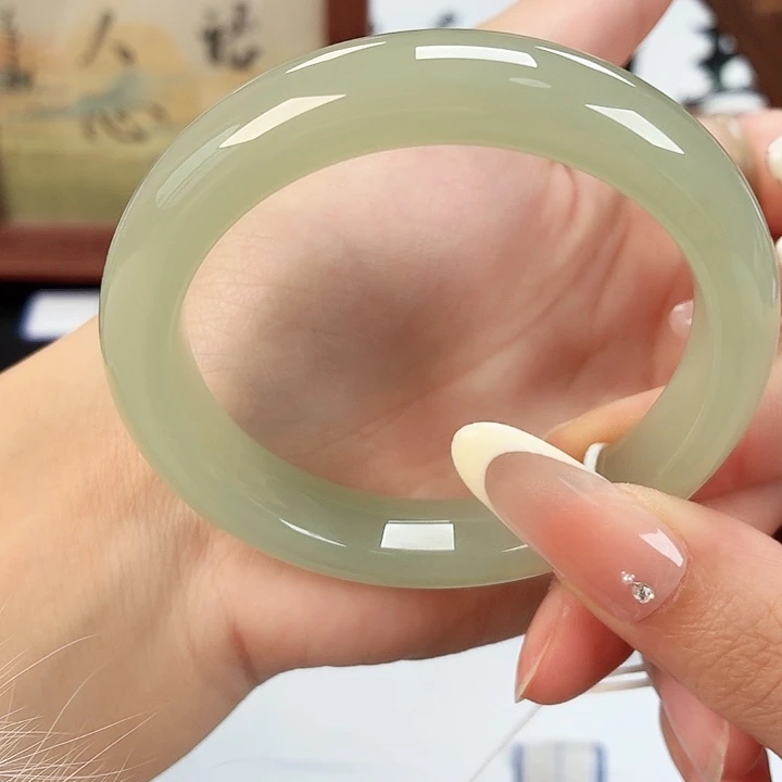 和田玉未镶嵌手镯