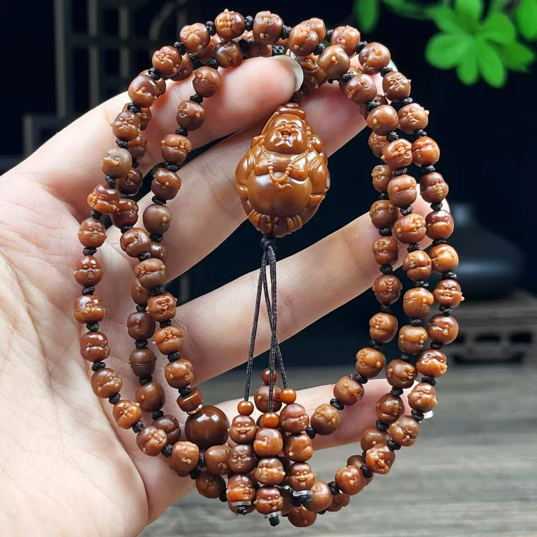 橄榄核尖0.68玉化108百态坠聚宝弥勒