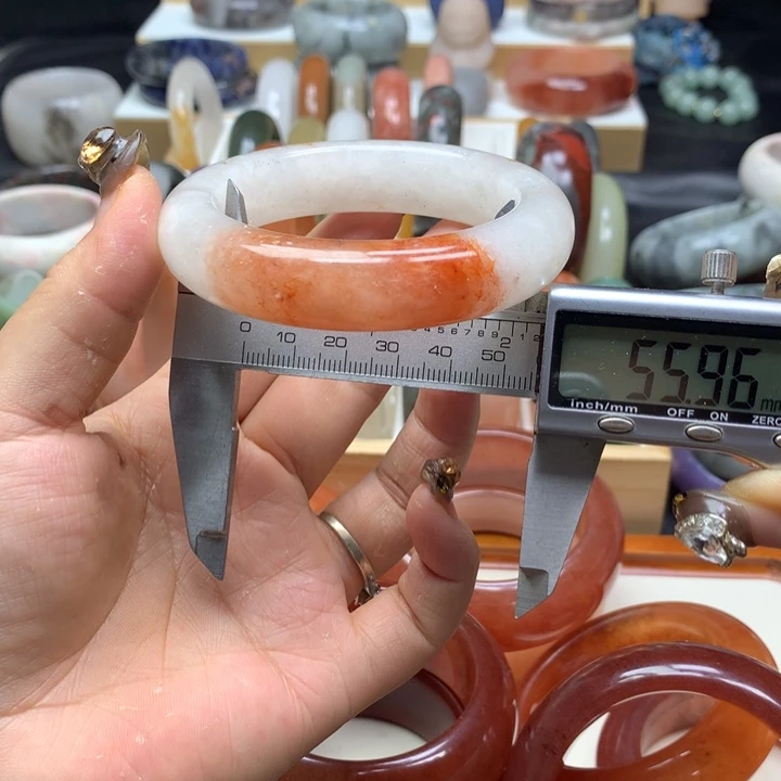 未镶嵌手镯石英质玉