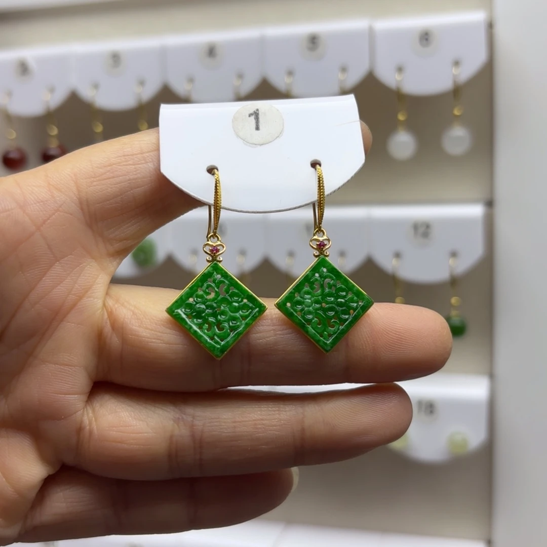 翡翠18K金镶嵌耳饰