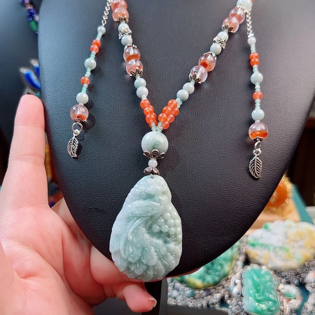 翡翠未镶嵌颈饰国风