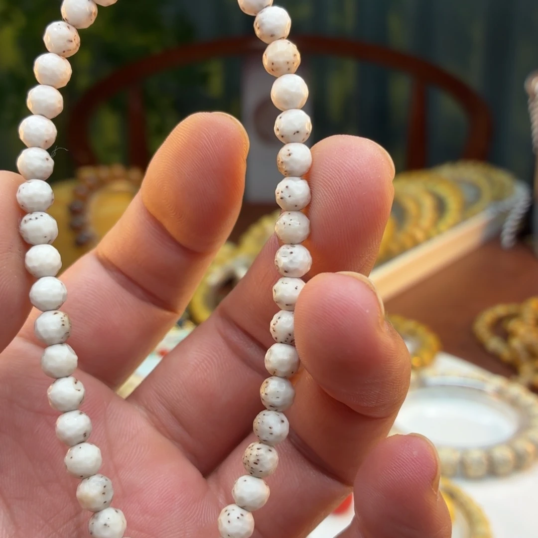 星月菩提吊坠海南星月菩提古瓷白龙蛋