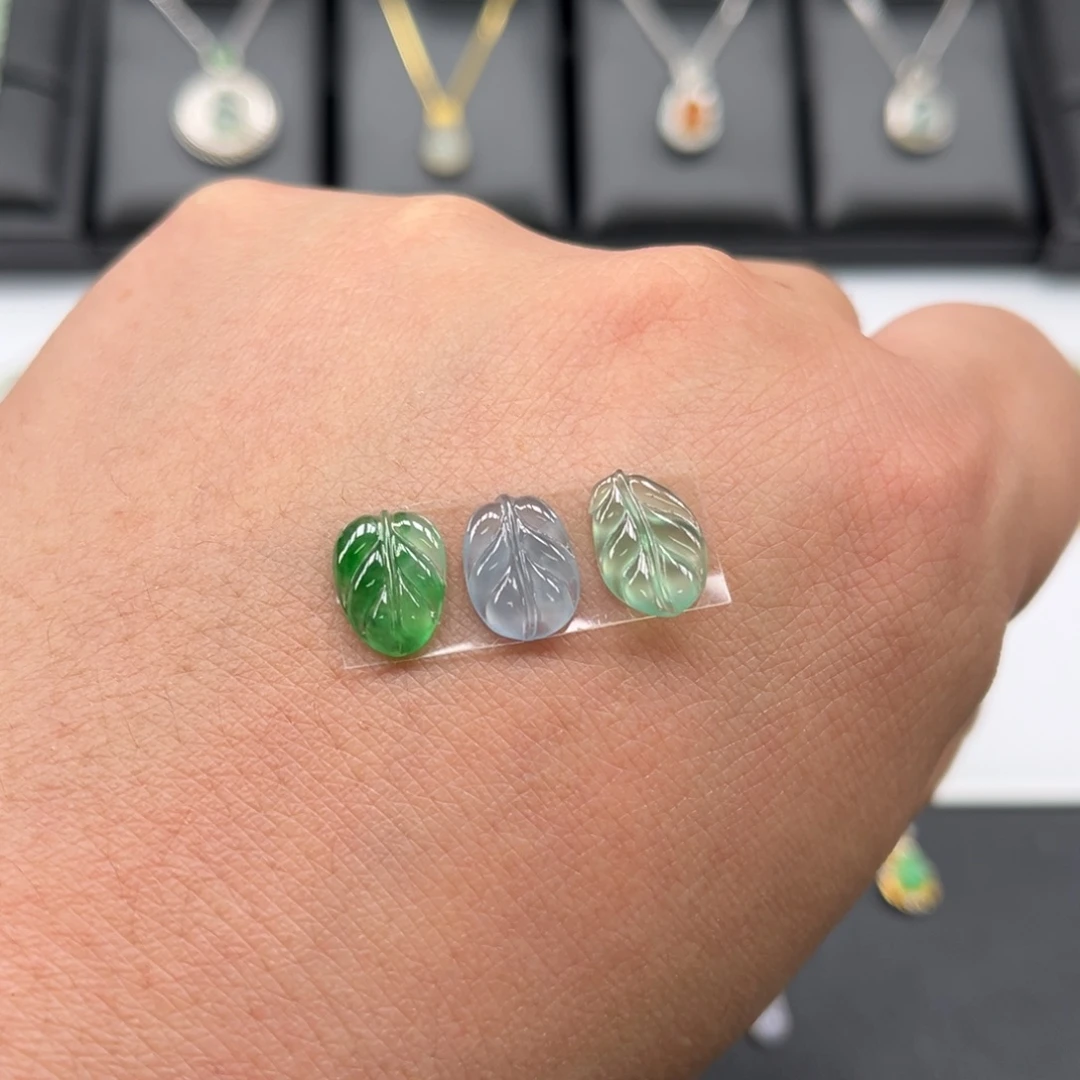 翡翠未镶嵌颈饰裸石三片叶子