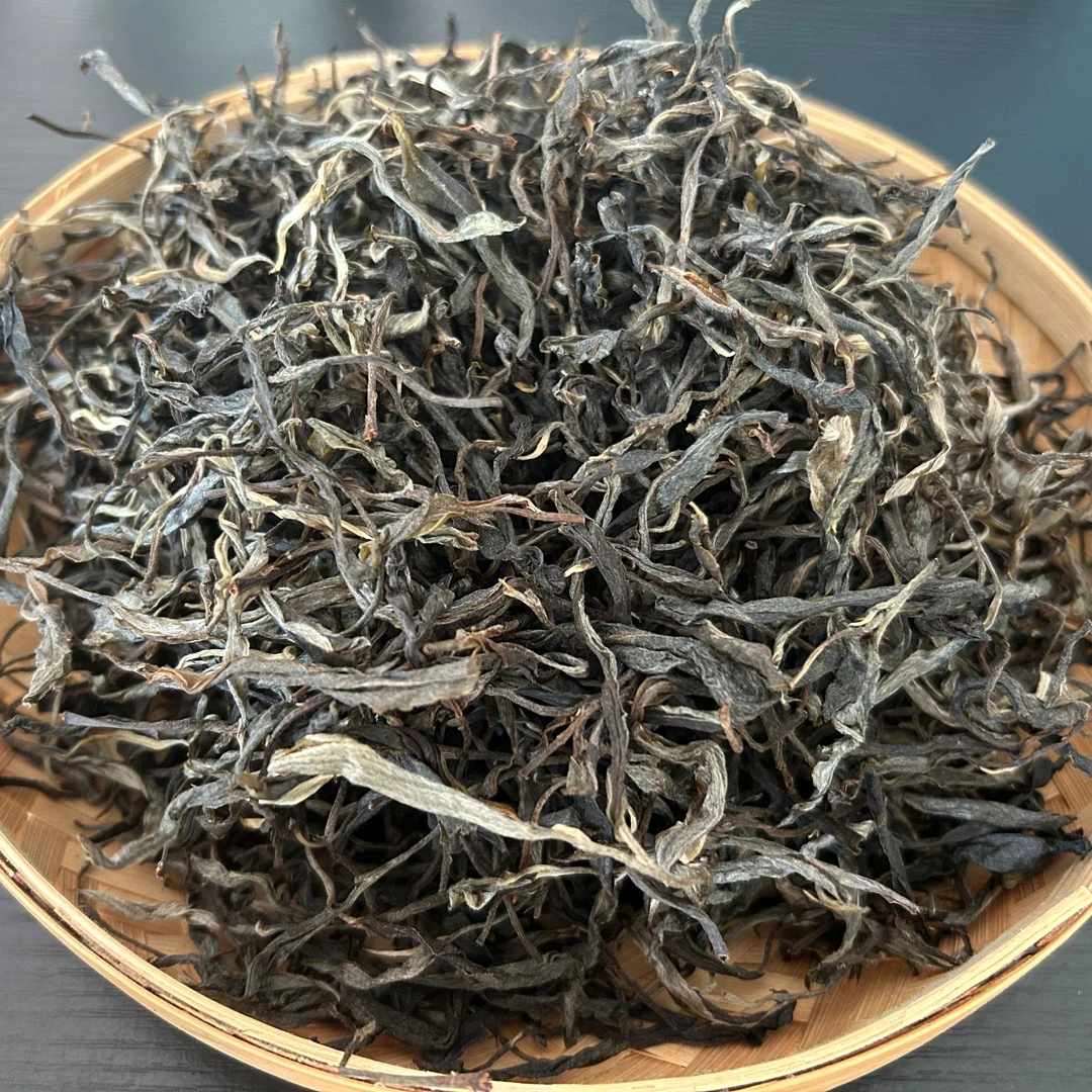 2025年春茶 (乌龙工艺)普洱生茶 清香醇和顺滑