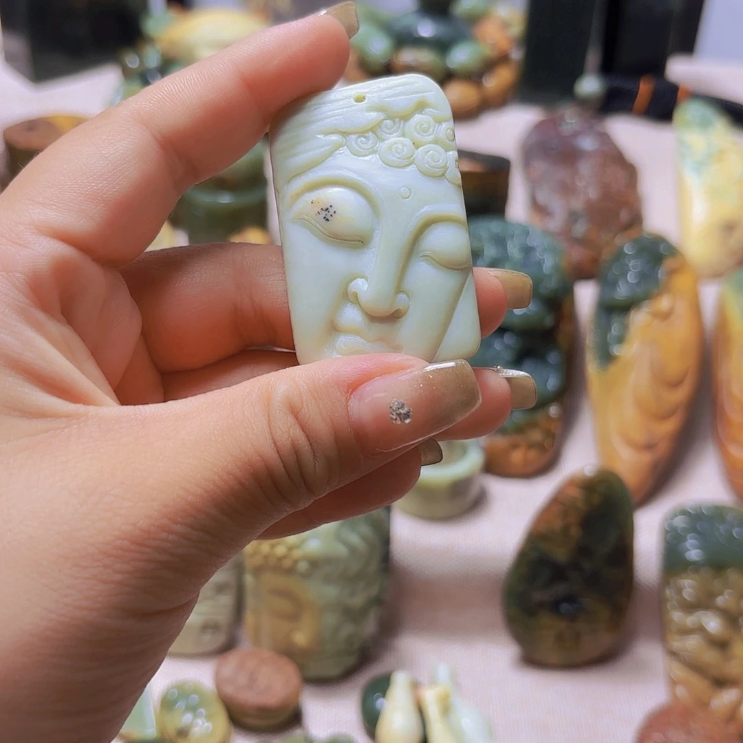 饿***狼岫岩河磨玉（透闪石质玉）未镶嵌挂件