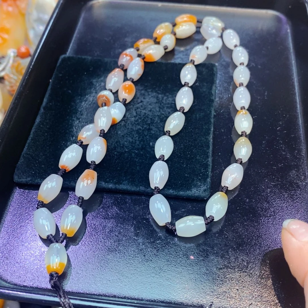 未镶嵌石英质玉（黄龙玉）颈饰