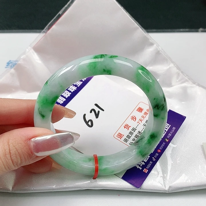 翡翠手镯未镶嵌翡翠手镯