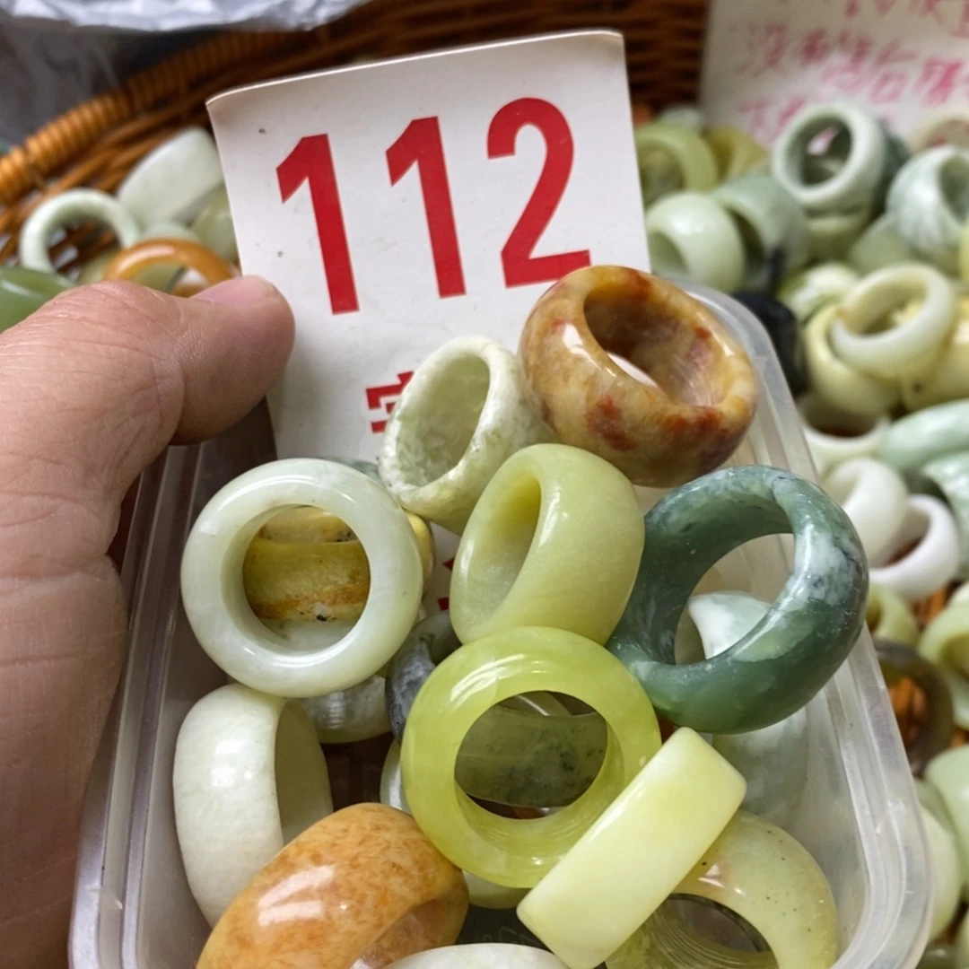 蛇纹石玉挂坠未镶嵌