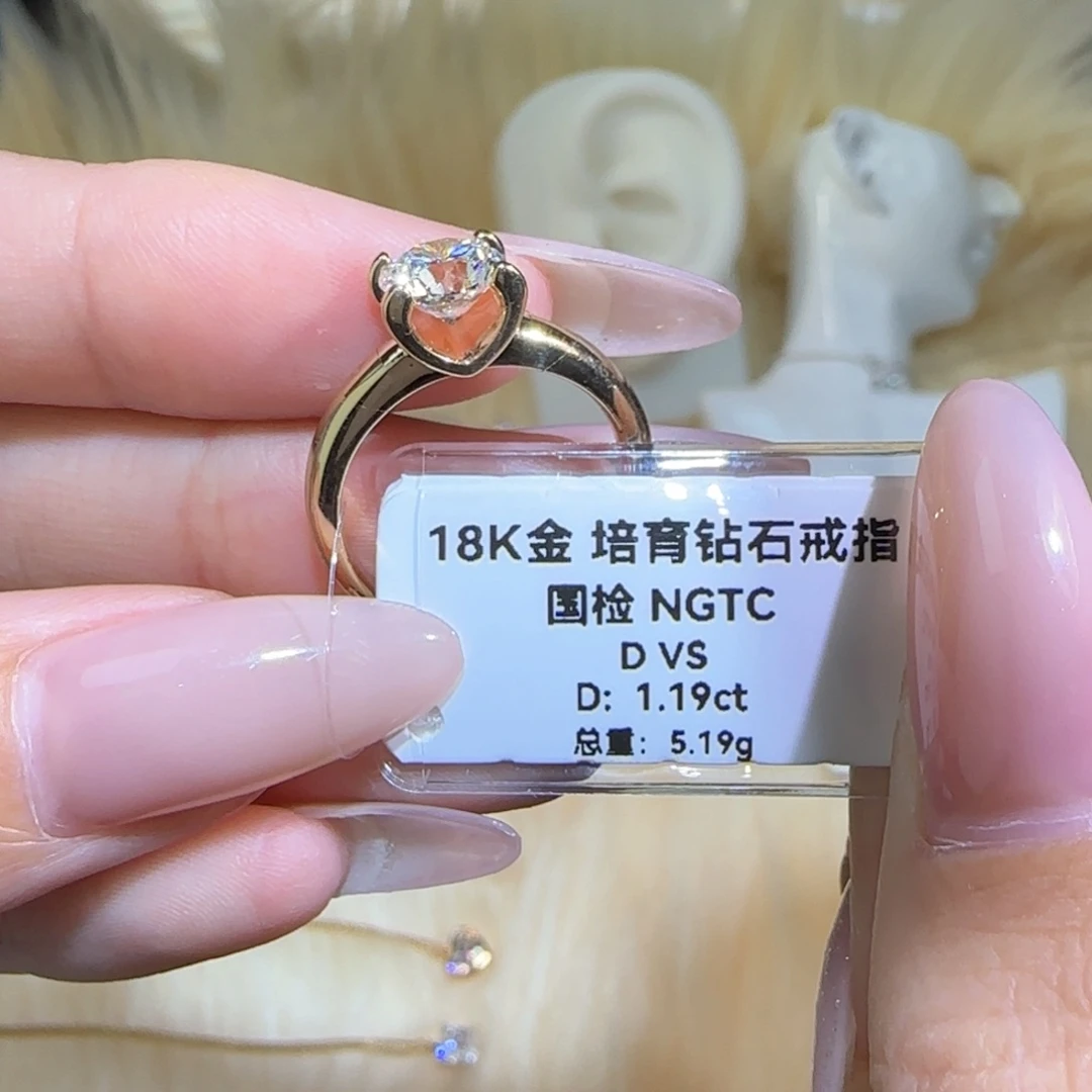 实验室培育钻石18K金镶嵌牛头