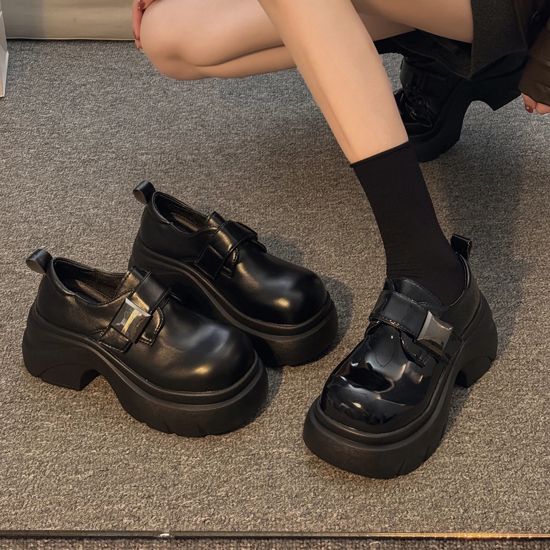 贾不假乐福鞋女款2025新款英伦风金属扣百搭厚底增高配裙子小皮鞋