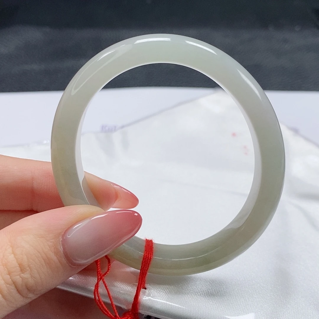 【闪购商品】翡翠手镯（贵妃镯）未镶嵌317号