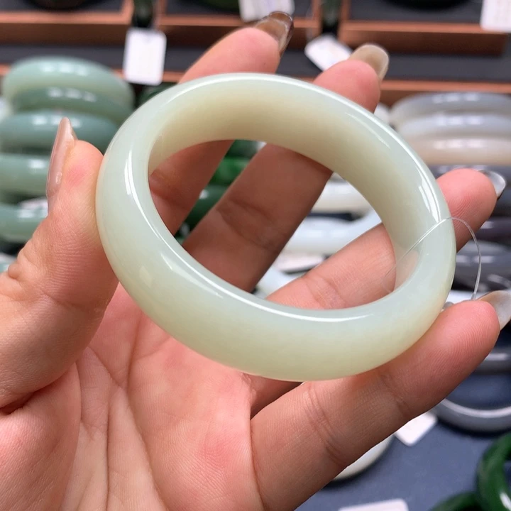 【闪购商品】未镶嵌手镯和田玉