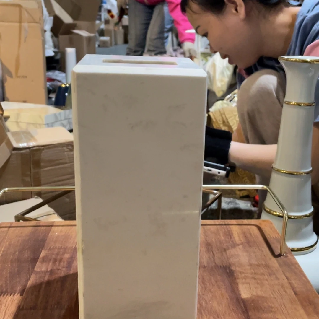 陶瓷花瓶，部分微瑕