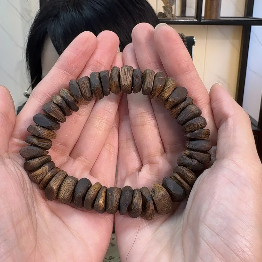 沉香手串绿奇楠1.3单圈多样性发一条