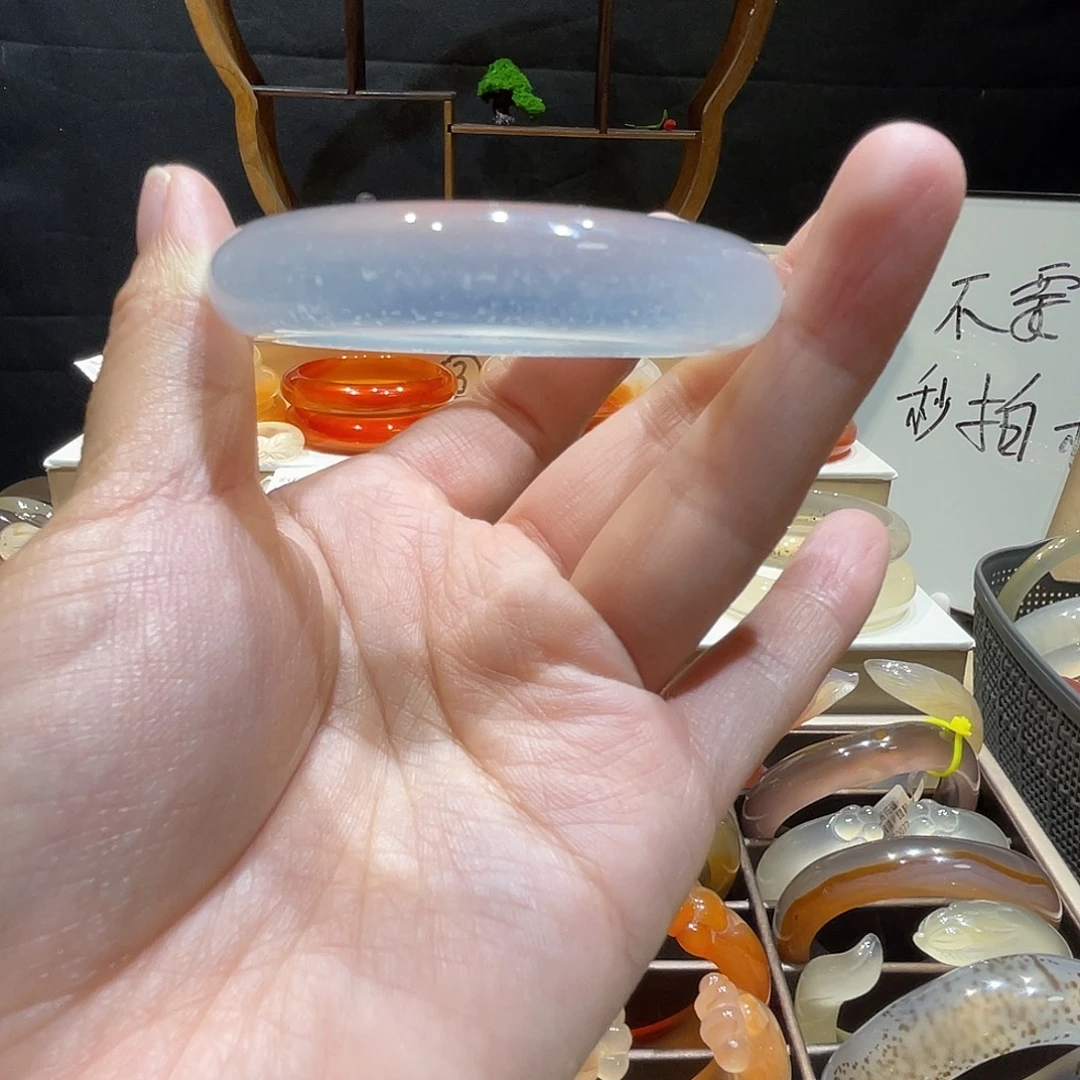 馨***鑫玛瑙/玉髓未镶嵌手镯