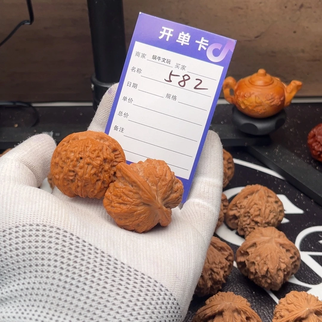 刘***隆文玩核桃把件582血麒麟