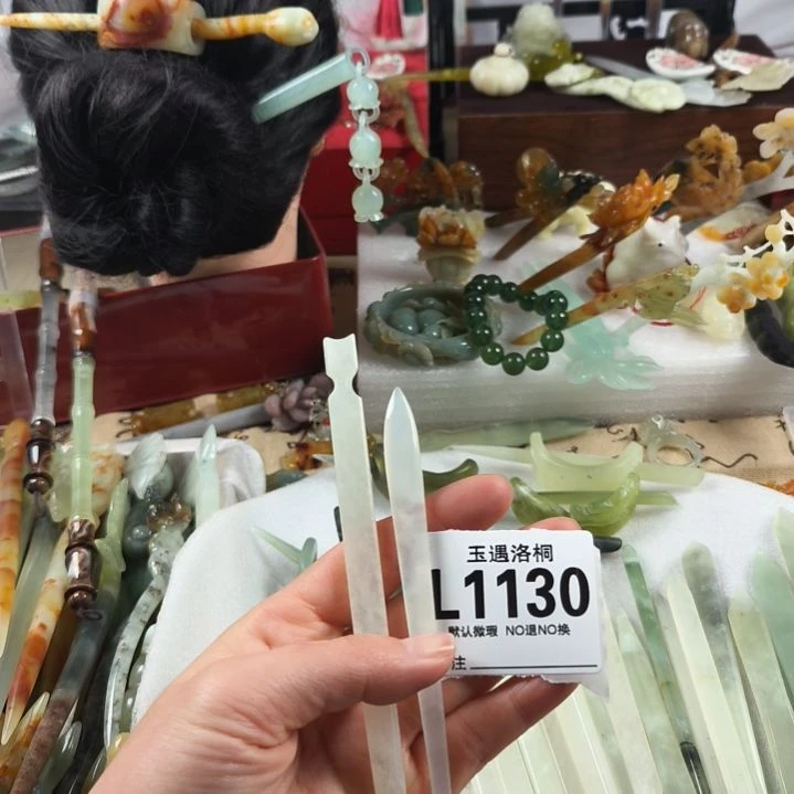 蛇纹石玉发饰合金豆****。