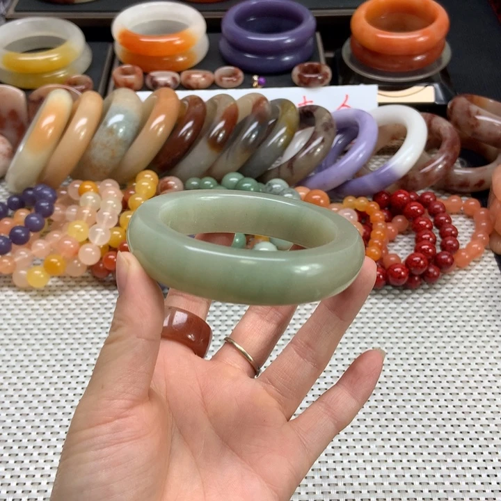 石英质玉未镶嵌手镯