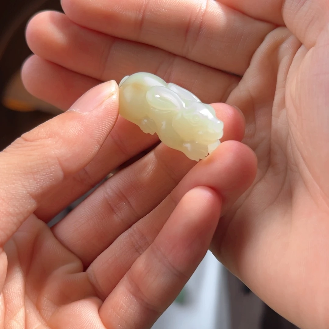 吊坠(不含链)未镶嵌和田玉若羌黄带糖兔兔600