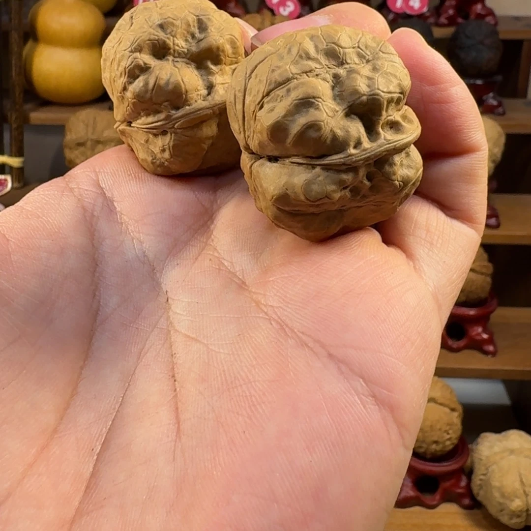 核桃铁核桃把件肌肉尊