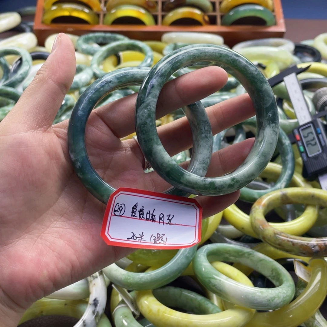 爱***起蛇纹石玉未镶嵌手镯