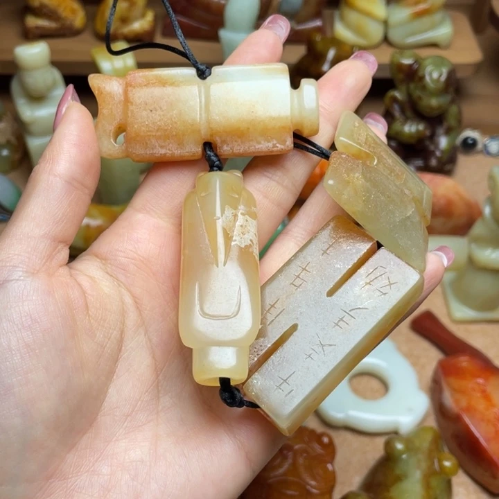 蛇纹石玉未镶嵌颈饰