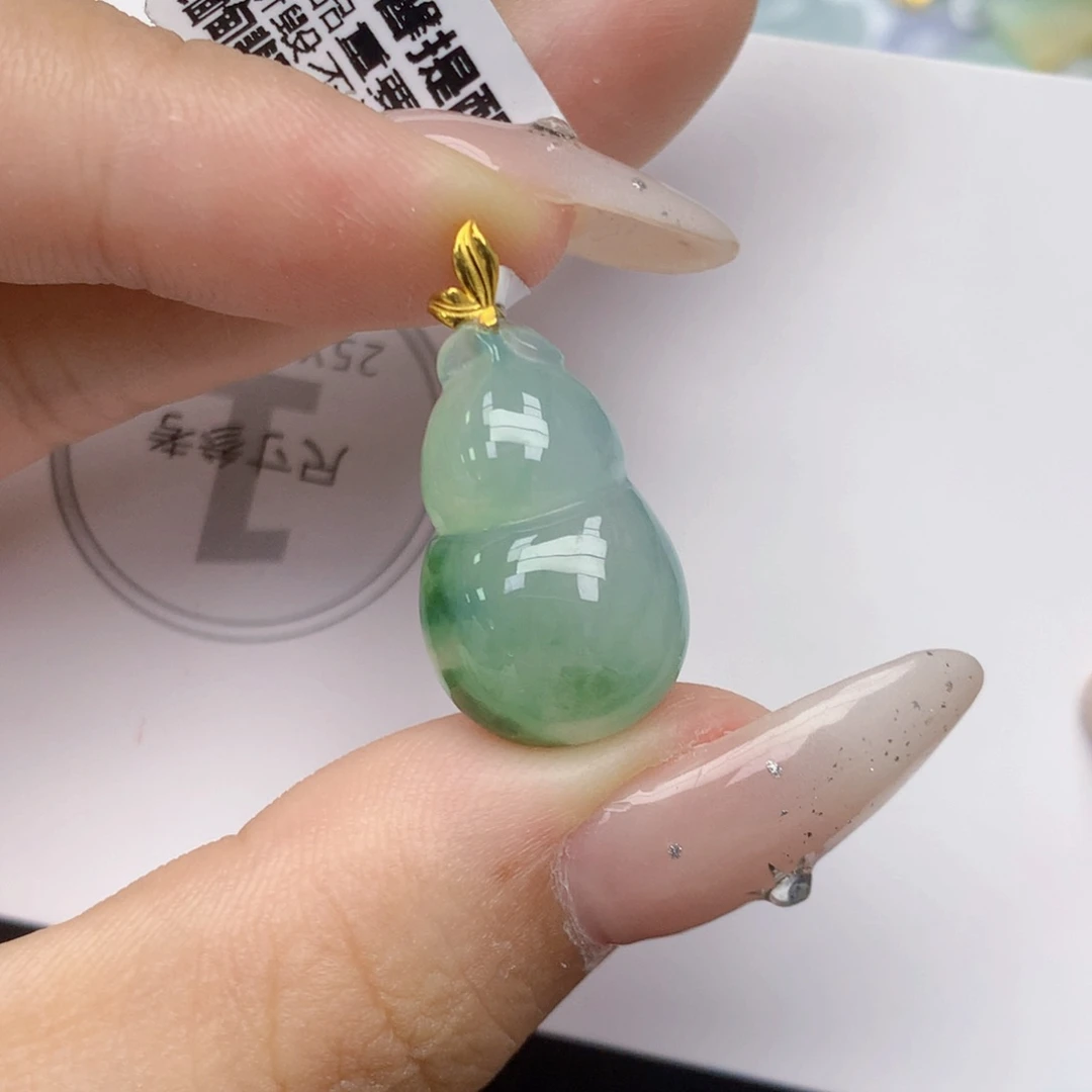 颈饰18K金镶嵌翡翠