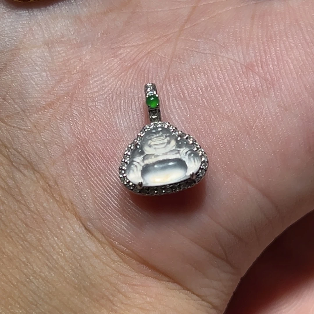 一***晶翡翠18K金镶嵌颈饰