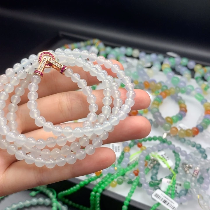 翡翠手镯未镶嵌翡翠