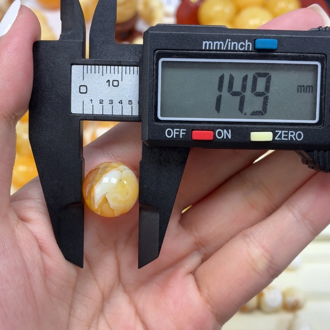 琥珀未镶嵌珠宝奇石焦皮金橘白溶洞荧光圆珠14.9mm