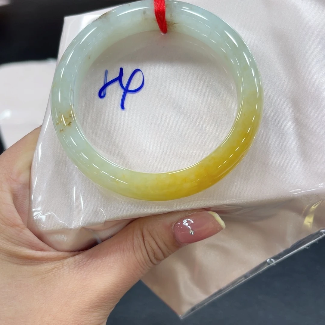 翡翠手镯未镶嵌翡翠