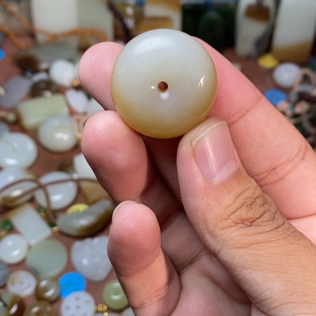 基***称和田玉未镶嵌吊坠(不含链)