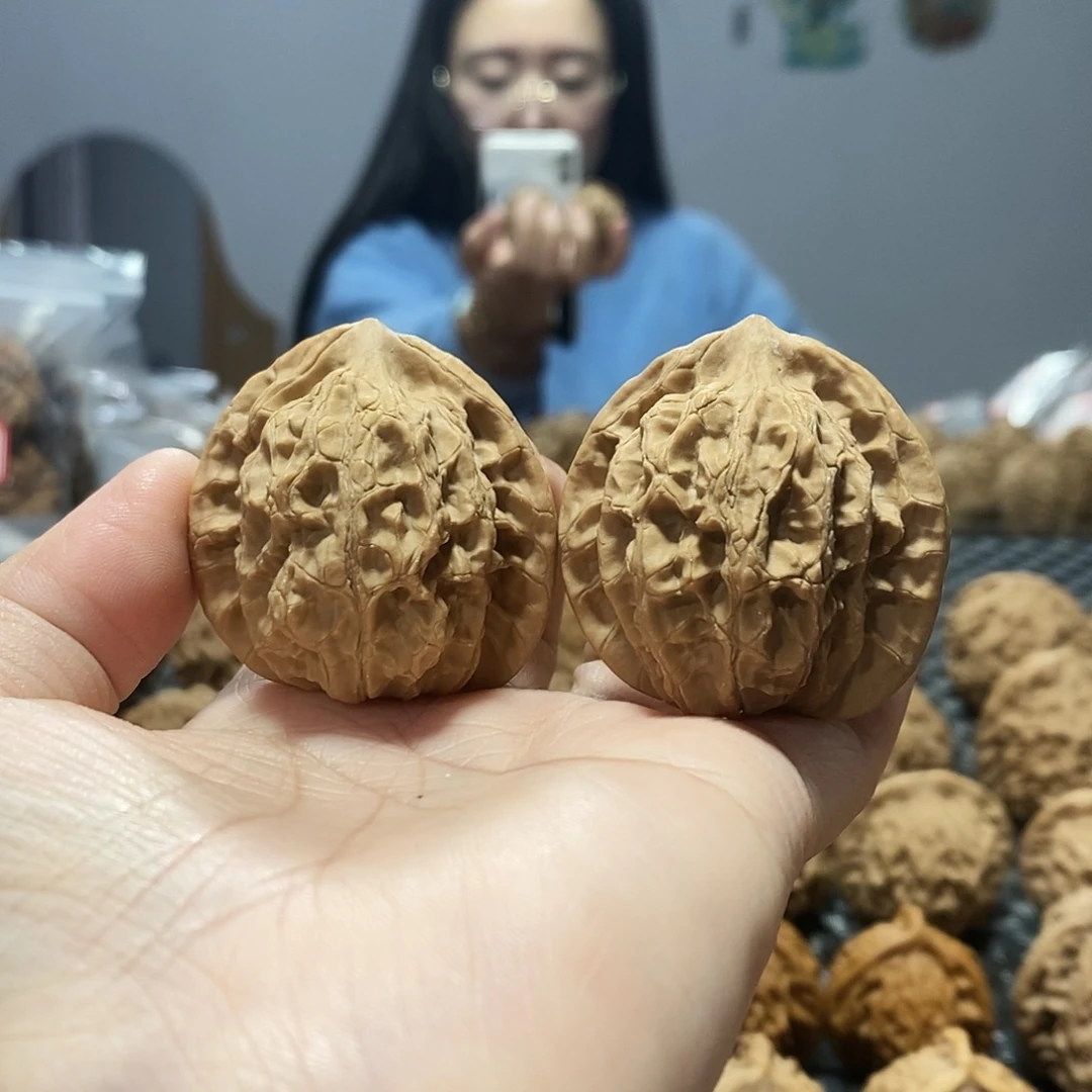 吊坠桃核血玲珑40+