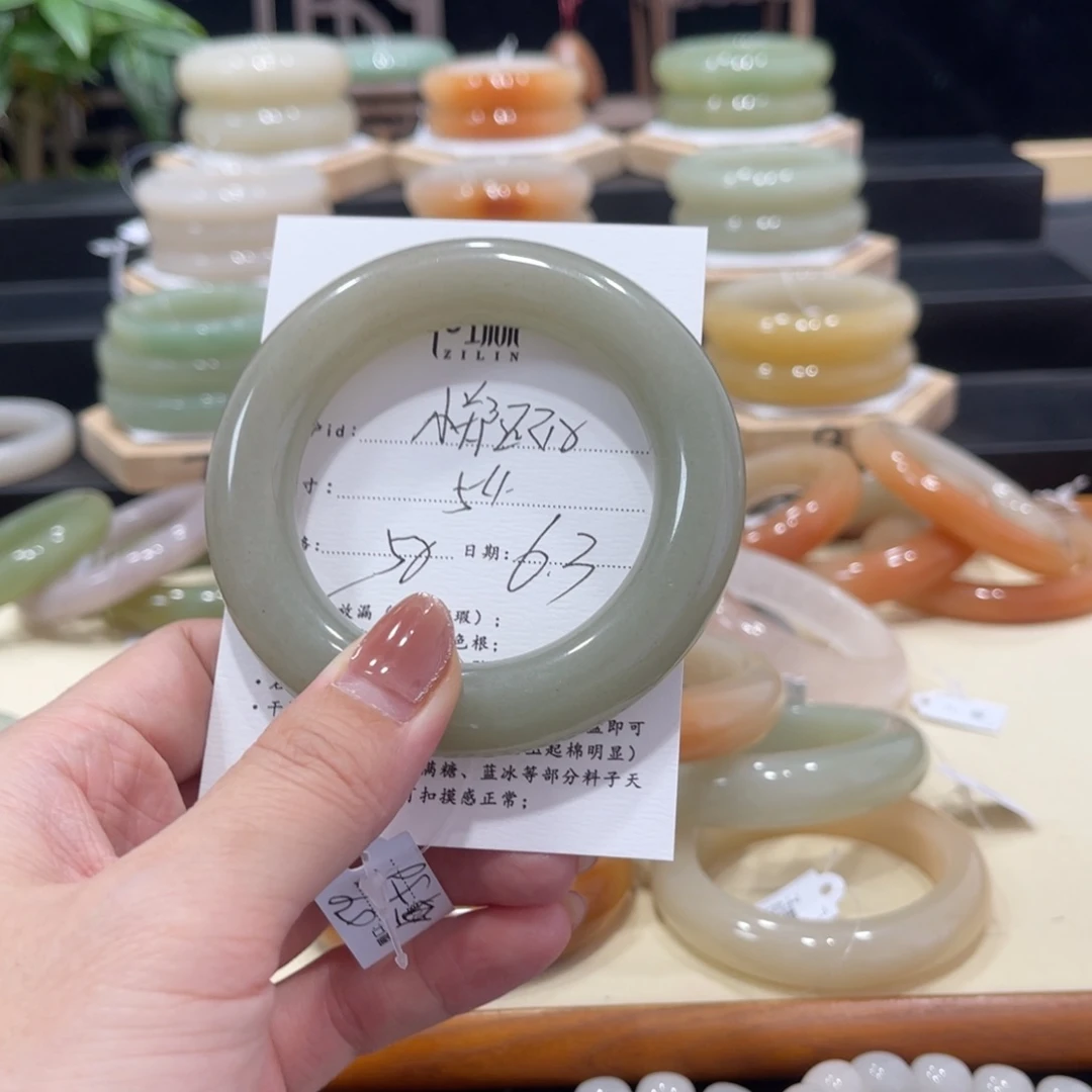 石英质玉手镯未镶嵌小**好