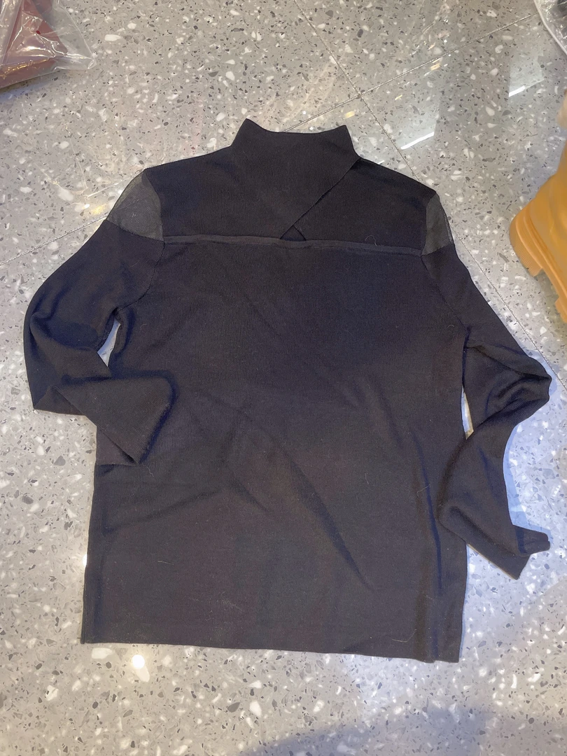 莉姐：2024露肩小心机百搭打底衫