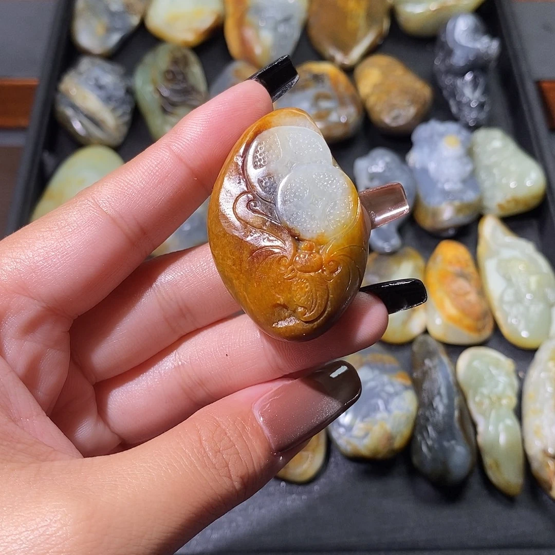 水***h和田玉未镶嵌颈饰