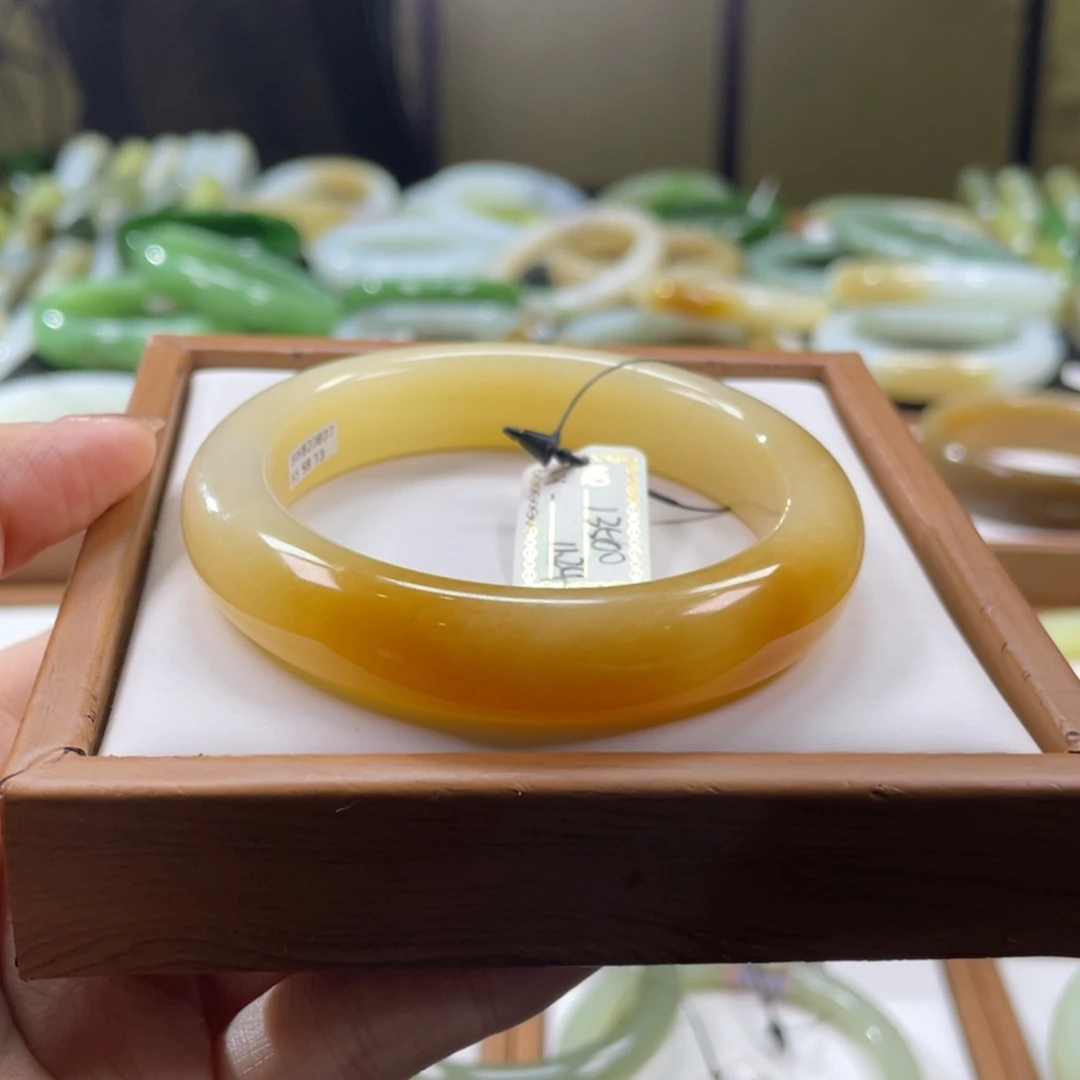 和田玉未镶嵌手镯55圈