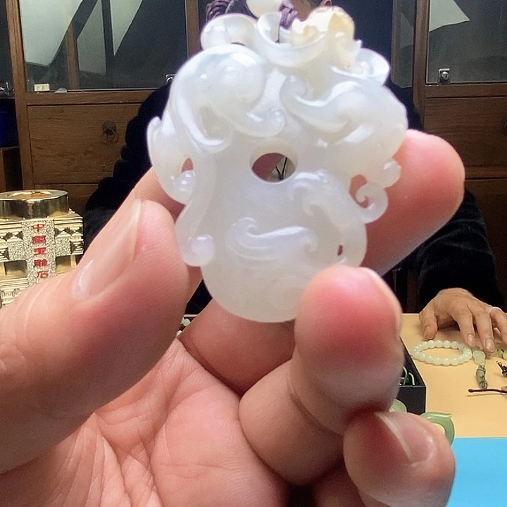 和田玉（糖玉）颈饰未镶嵌糖山料鸡心佩