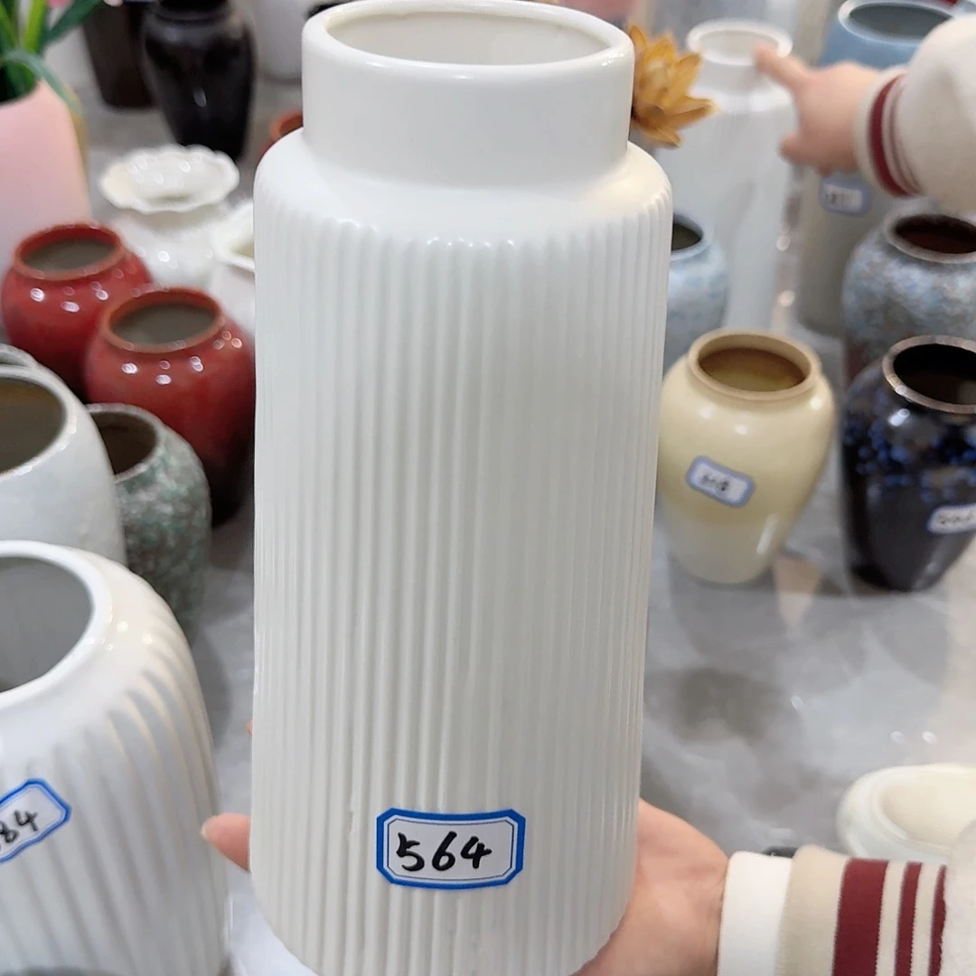 瓶564号白色陶瓷高25厘米瑕疵一个