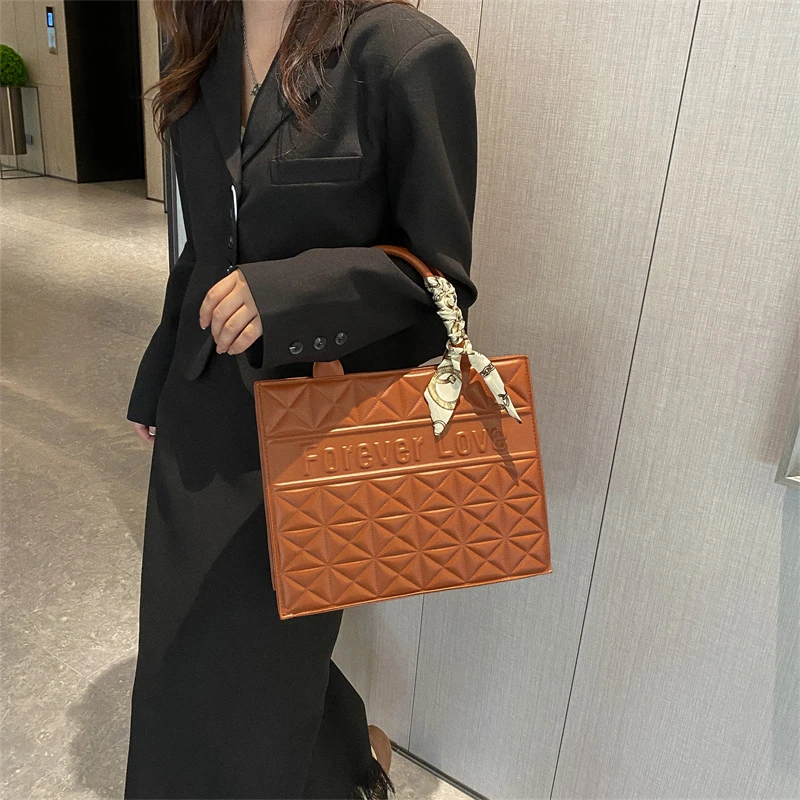 时尚菱格手提包2024新款夏季通勤气质女包大容量流行潮洋气托特包